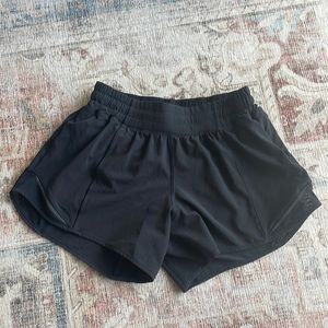 Like new lululemon hotty hot shorts 3”